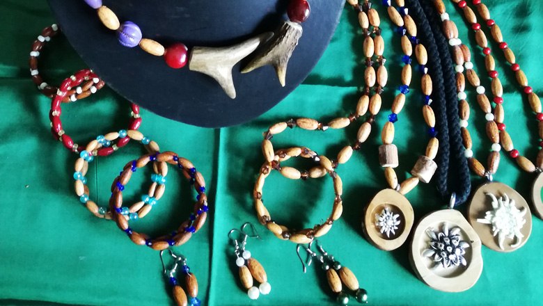 Dirndlschmuck in allen Varianten, © Groiss Dirndlschmuck in allen Varianten, © Groiss