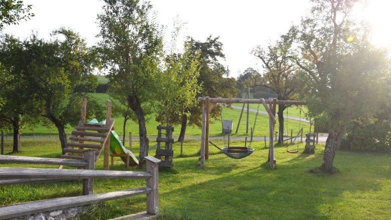 Schaukel und Rutsche, © Höbarten Schaukel und Rutsche, © Höbarten