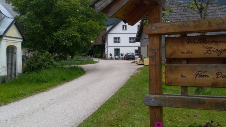 Zufahrt, © Gabriele Danner Zufahrt, © Gabriele Danner