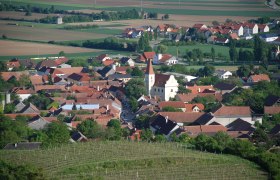 Parish church Inzersdorf, © gemeinde Inzersdorf-Getzersdorf Aerial view of Inzersdorf with parish church and surrounding houses.