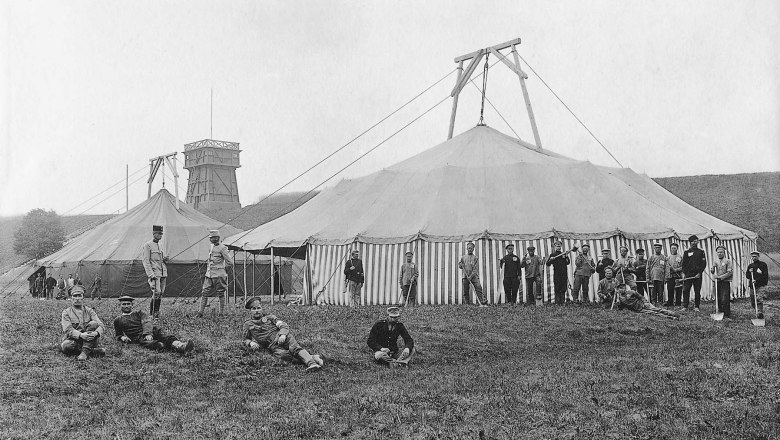 In the early days of the camp, the prisoners were housed in tents, © Stadtgemeinde Wieselburg In the early days of the camp, the prisoners were housed in tents, © Stadtgemeinde Wieselburg