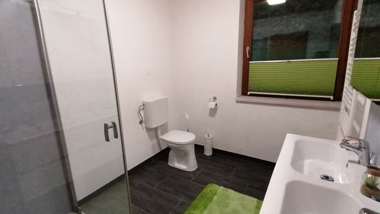 Badezimmer mit 2 Waschbecken, © Ybbstaler Alpen (Katrin Teufel) Badezimmer mit 2 Waschbecken, © Ybbstaler Alpen (Katrin Teufel)