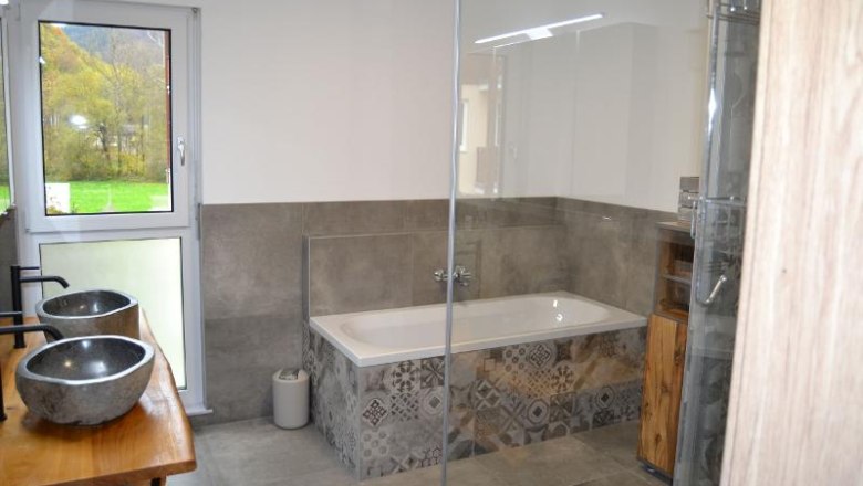 large bathroom upstairs, © Martin Bachner_Happy Nest large bathroom upstairs, © Martin Bachner_Happy Nest