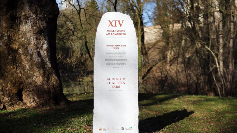15 Meilensteine mit Wissenswertem rund um die Römer begleiten die Wanderer entlang des Weges, © weinfranz.at 15 Meilensteine mit Wissenswertem rund um die Römer begleiten die Wanderer entlang des Weges, © weinfranz.at