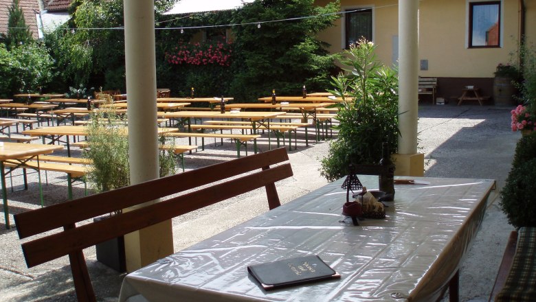 Heurigenhof, © Weinhof Kaiser Heurigenhof, © Weinhof Kaiser