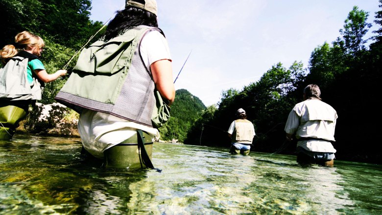 Fly fishing Opponitz, © Mostviertel Tourismus/Weinfranz.at Group of people fly fishing in a river surrounded by trees.