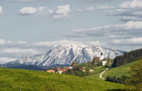 View of St. Leonhard am Walde, © Horst Marka View of St. Leonhard am Walde with a snow-covered mountain in the background.