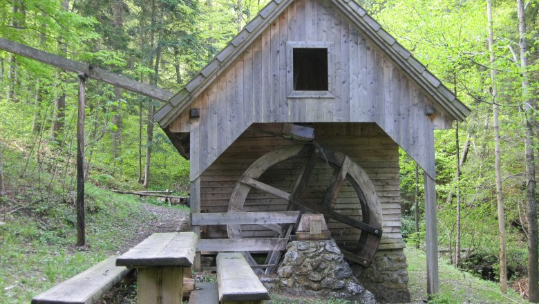 Foam mill in Schwarzenbach an der Pielach, © zVg Gemeinde Schwarzenbach Wooden mill with water wheel in the forest