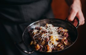 Blunzengröstl mit Sauerkraut, © Niederösterreich Werbung/Daniela Führer Blunzengröstl mit Sauerkraut, © Niederösterreich Werbung/Daniela Führer