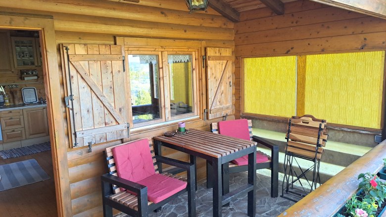 Balkon auf der Hütte Kasser, © Familie Kasser Balkon auf der Hütte Kasser, © Familie Kasser