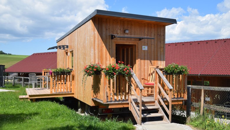 Cozy caravan at the Esperanza farm, © Mag.a Martina Kotzina, Esperanza- Zentrum für tierunterstützte Pädagogik Cozy caravan at the Esperanza farm, © Mag.a Martina Kotzina, Esperanza- Zentrum für tierunterstützte Pädagogik