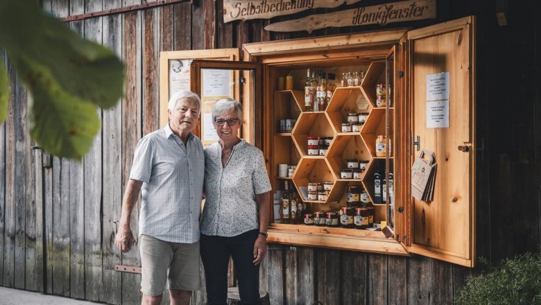 Honigfenster mit Familie Fischer, © Gerald Demolsky Honigfenster mit Familie Fischer, © Gerald Demolsky