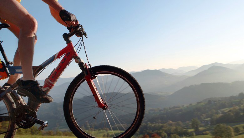 Cycling on the panoramic high trail, © weinfranz.at Cycling on the panoramic high trail, © weinfranz.at