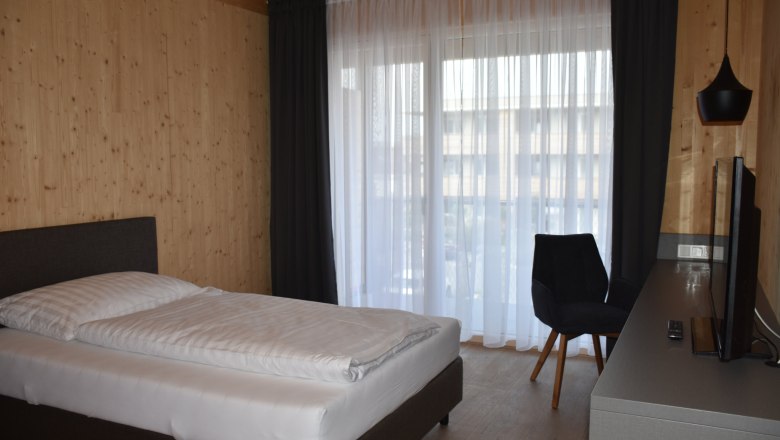 single-room-bed-television, © Helmut Leonhartsberger single-room-bed-television, © Helmut Leonhartsberger