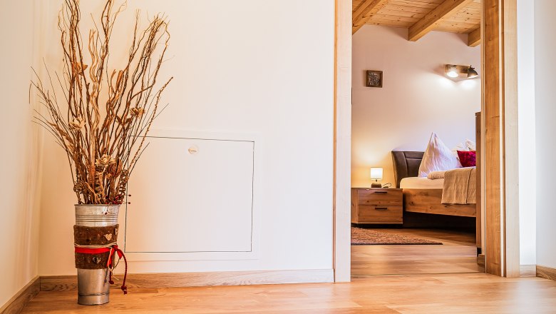 Red vacation apartment - staircase, © Ludwig Fahrnberger Red vacation apartment - staircase, © Ludwig Fahrnberger