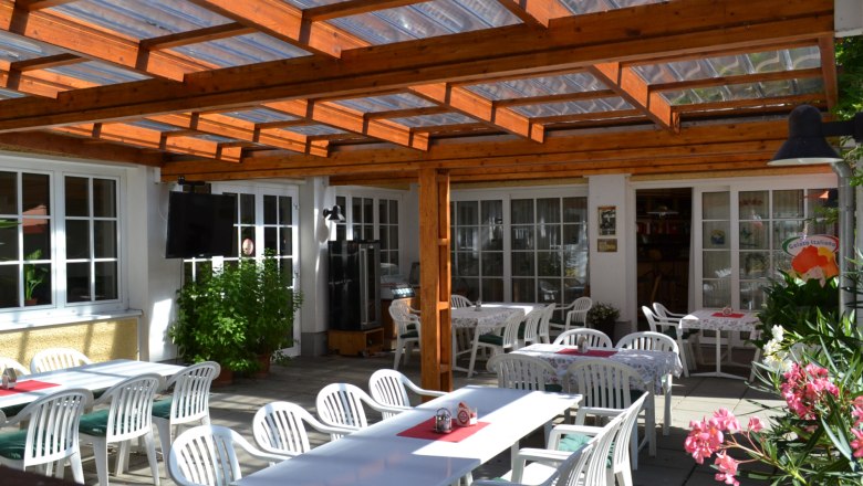 Guest house terrace, © KTech Guest house terrace, © KTech