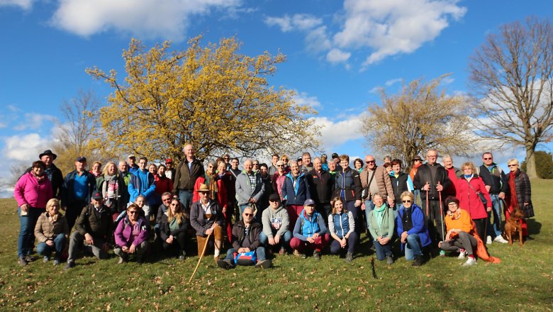 Dirndblütenwanderung mit Fritz Kollermann, © Julia Schindelars Dirndblütenwanderung mit Fritz Kollermann, © Julia Schindelars