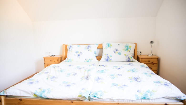 Bedroom, guest room Aprico, © Aprico Double room with floral bed linen