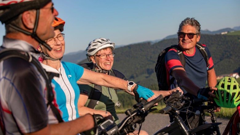 Radeln mit E-Bike Guide Fritz, © schwarz-koenig.at Radeln mit E-Bike Guide Fritz, © schwarz-koenig.at