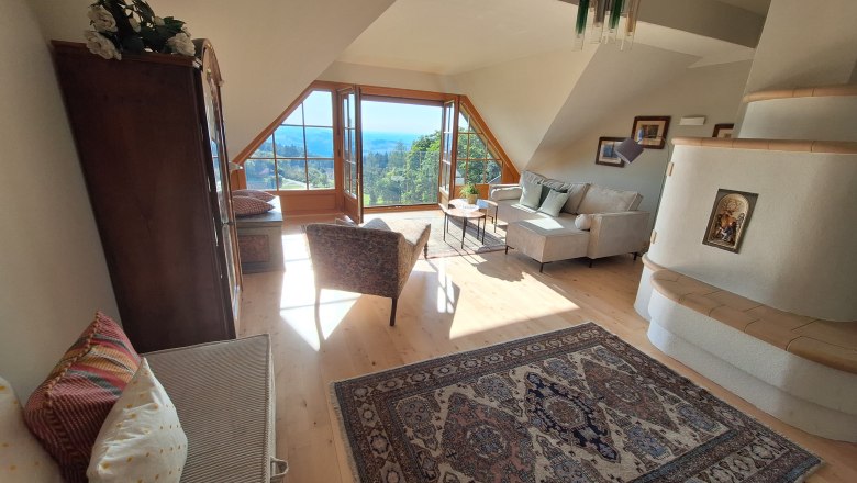 Wohnzimmer mit Panoramafenster, © Michael Pichler Wohnzimmer mit Panoramafenster, © Michael Pichler