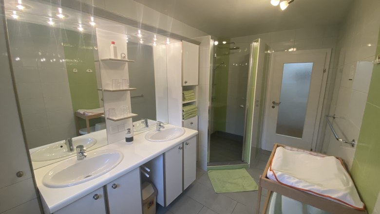 strassbauer_lothspieler_mostputzer_bad, © Lothspieler strassbauer_lothspieler_mostputzer_bad, © Lothspieler