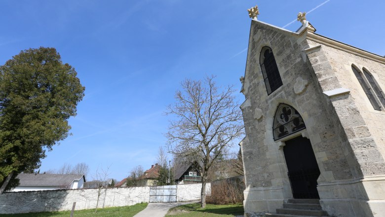 Töppermausoleum, © schwarz-koenig.at Töppermausoleum mit blauem Himmel und Bäumen im Hintergrund.