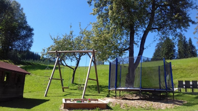 Spielplatz Ferienhaus Zwickelreith, © Ferienhaus Zwickelreith Spielplatz Ferienhaus Zwickelreith, © Ferienhaus Zwickelreith