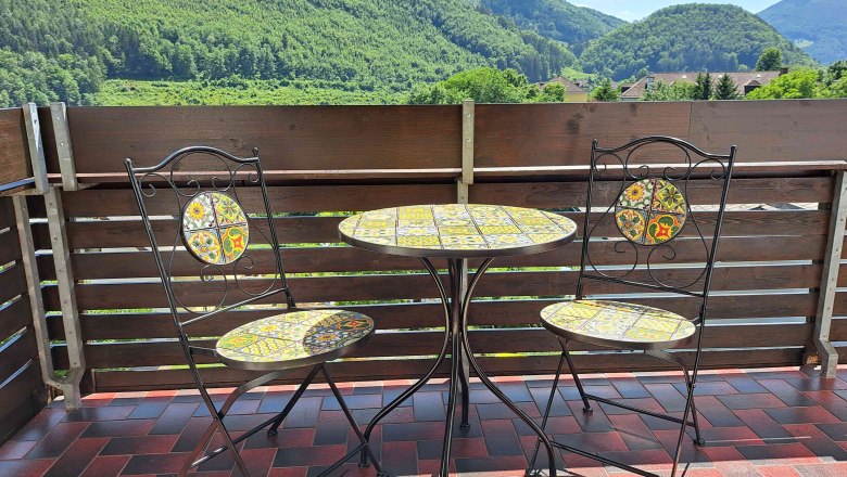 Apartment Lavender Balcony Summer, © Gerald Eigelsreiter Apartment Lavender Balcony Summer, © Gerald Eigelsreiter