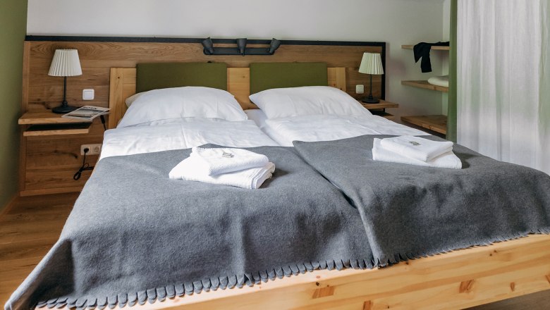 Ferienwohnung Schlafzimmer, © Biobauernhof Orth, Foto: Martin Erd Ferienwohnung Schlafzimmer, © Biobauernhof Orth, Foto: Martin Erd