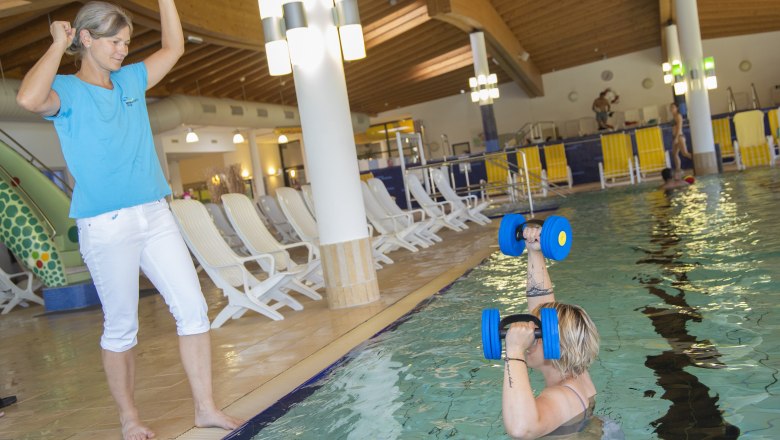 Underwater gymnastics that are easy on the joints, © Emotion Therapiezentrum GmbH Underwater gymnastics that are easy on the joints, © Emotion Therapiezentrum GmbH