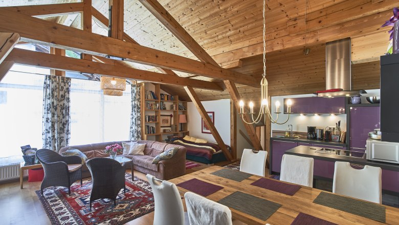 Wohnraum mit Küche Ferienwohnung Bergflirt, © FotoLois.com, Alois Spandl Wohnraum mit Küche Ferienwohnung Bergflirt, © FotoLois.com, Alois Spandl