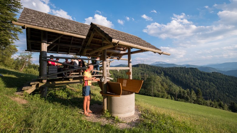 Aussichtsturm und Trinkbrunnen (Fuchs-Sagen-Wanderweg), © Gemeinde St. Anton/J. Aussichtsturm und Trinkbrunnen (Fuchs-Sagen-Wanderweg), © Gemeinde St. Anton/J.