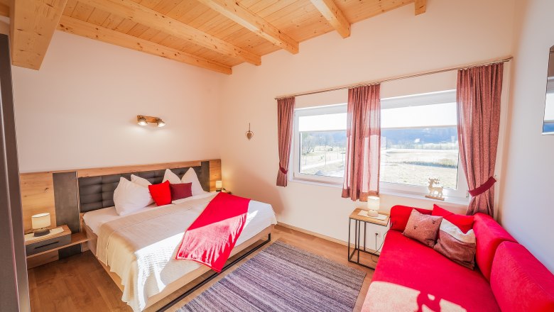 Rote Ferienwohnung - Schlafzimmer 2, © Ludwig Fahrnberger Rote Ferienwohnung - Schlafzimmer 2, © Ludwig Fahrnberger