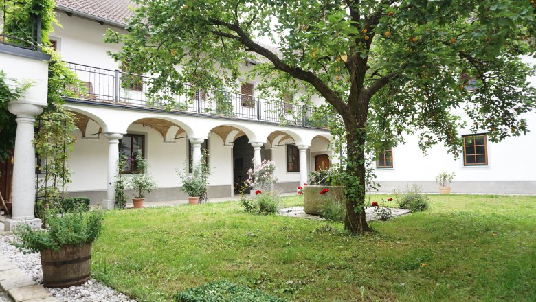 Inner courtyard, © Michael Tanzer Inner courtyard, © Michael Tanzer