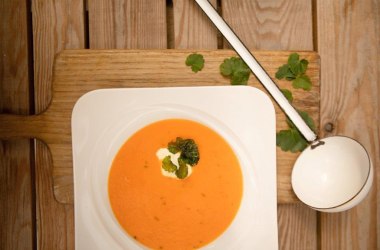 Rotgrüne Gundelrebesuppe, © schwarz-koenig.at Rotgrüne Gundelrebesuppe, © schwarz-koenig.at