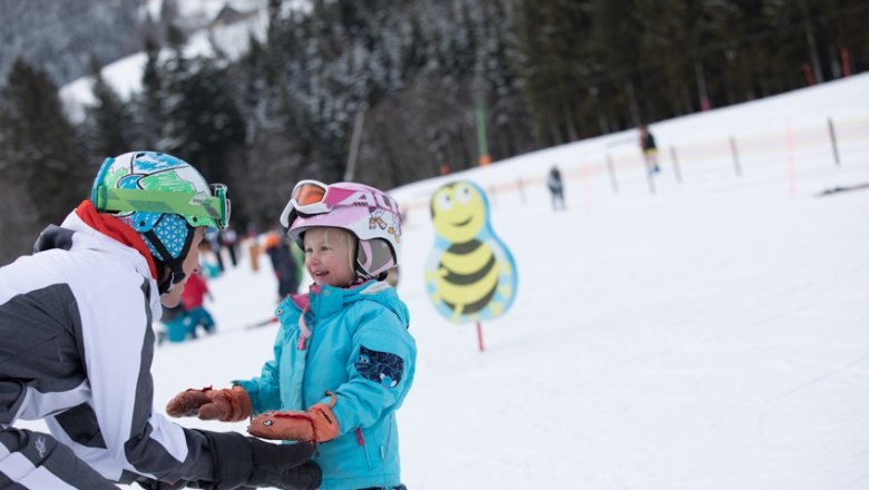 In the "Kinderland" (kids’ area), junior skiers are playfully learning their first turns, © schwarz-koenig.at In the "Kinderland" (kids’ area), junior skiers are playfully learning their first turns, © schwarz-koenig.at