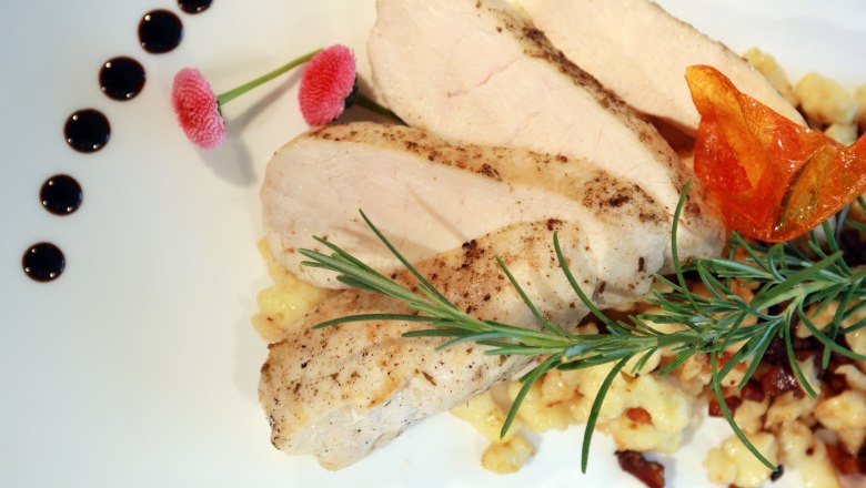 Mostpfandl mit Zwiebelspätzle, © Mostviertel Tourismus, weinfranz.at Mostpfandl mit Zwiebelspätzle, © Mostviertel Tourismus, weinfranz.at