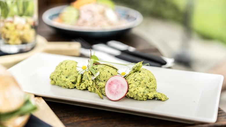 Regional & seasonal Heurigen delicacies, © Stefanie Winter Seasonal dishes