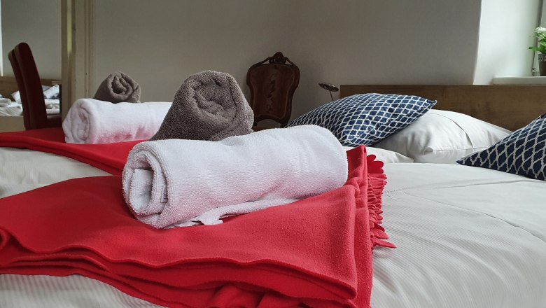 cozy bedroom, © Monika Stock