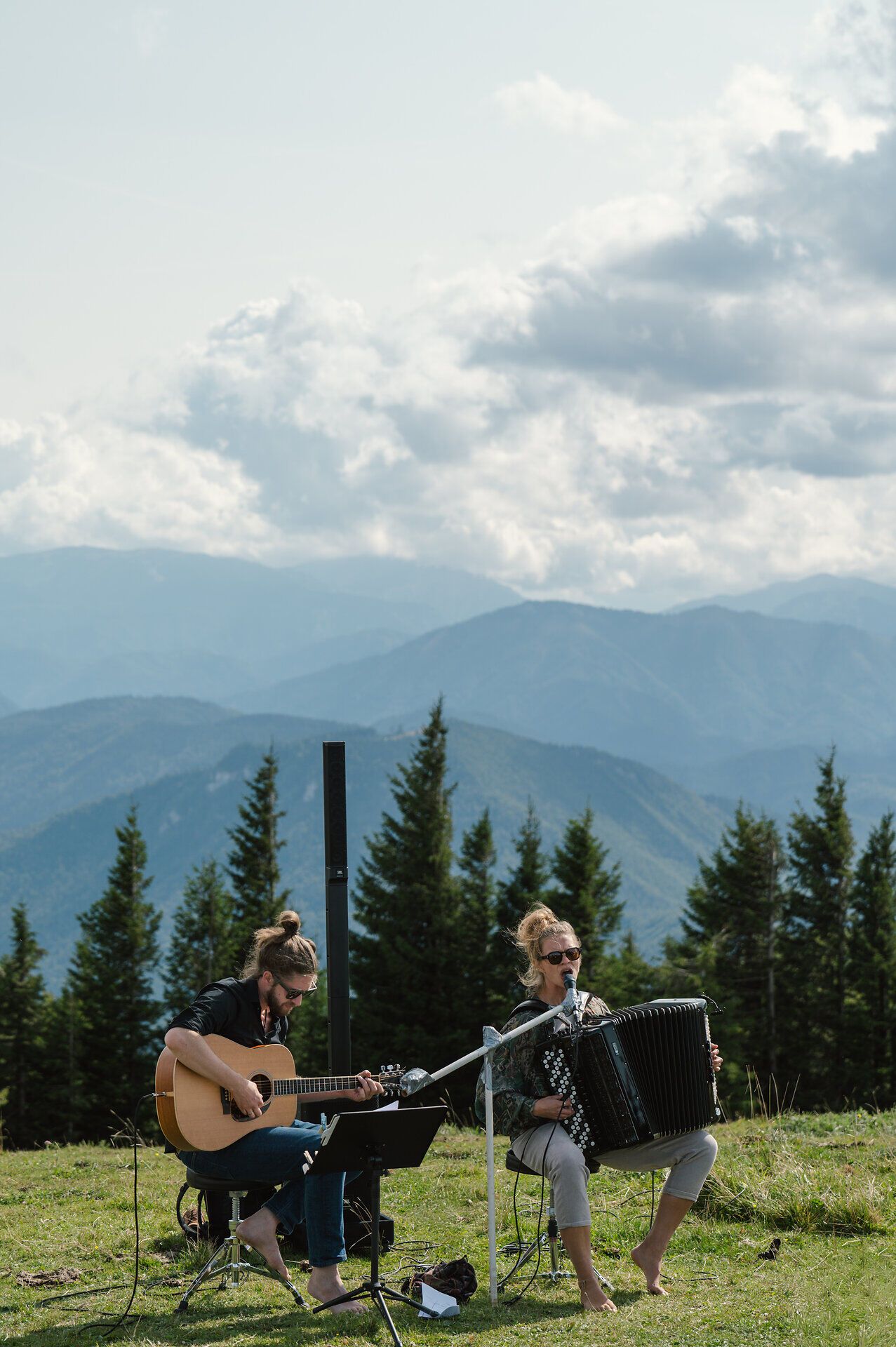 Konzert von Maola am 13. September 2025 auf der Reisalpe.
Am Gipfel der Reisalpe erleben Besucherinnen und Besucher ein stimmungsvolles Konzert mit Blick über die Ybbstaler Alpen.
