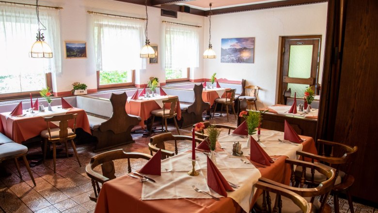 Local, &copy; Sarah L&auml;ngauer