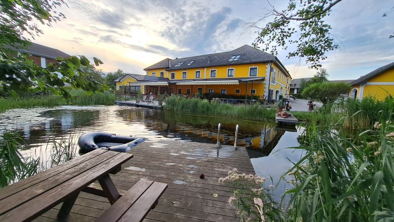 Perbersdorfer wine tavern and hotel, &copy; Perbersdorfer Heuriger und Hotel