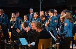 Auftaktveranstaltung am Freitag, 12. September 2025 in Hohenberg.
Cornelius Obonya, Melissa Coleman, Peter Havlicek und Frederic Alvarado-Dupuy treten gemeinsam mit dem Musikverein Hohenberg auf – eine Verbindung aus Schauspiel, Musik und Kultur.