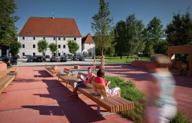 Zeillerner Marktplatz "Roter Platz", &copy; Kurt H&ouml;rbst