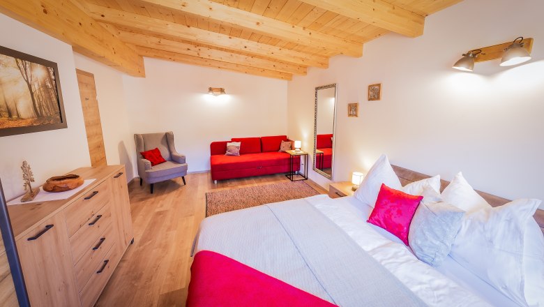 Red vacation apartment - Bedroom 1, &copy; Ludwig Fahrnberger