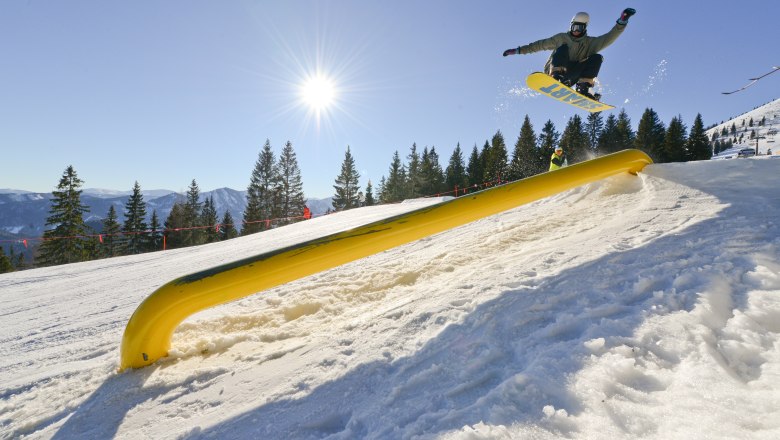 Action &amp; fun in the snow park in the Gemeindealpe Mitterbach ski resort, © Bergbahnen Mitterbach/Lindmoser