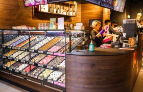 Dunkin Donuts, &copy; Dunkin Donuts