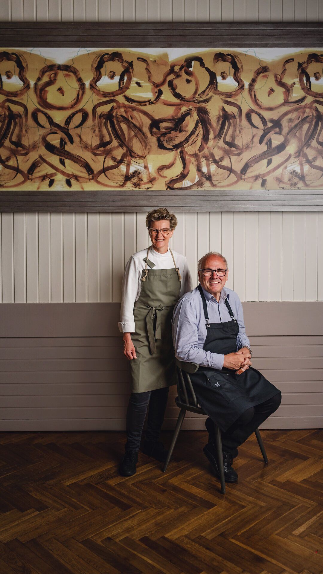 In der herzlichen Atmosphäre des Landgasthofes Bärenwirt begegnen sich Tradition und Gastfreundschaft. Die Köchin Renate Schaufler und Wirt Erich Mayrhofer laden dazu ein, die kulinarischen Köstlichkeiten der Region zu entdecken und die Seele baumeln zu lassen. Hier wird jeder Besuch zu einem unvergesslichen Erlebnis.