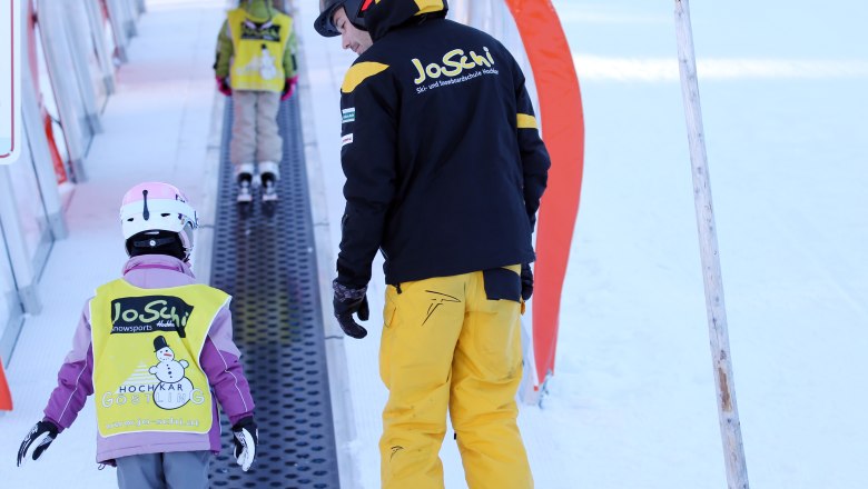 Die örtlichen Skischulen bieten Kurse und Privatstunden, © weinfranz.at