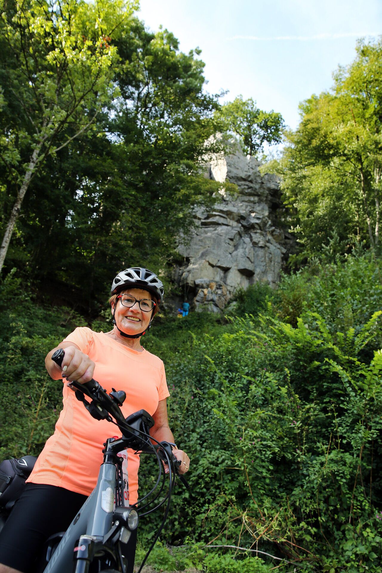 Inmitten der üppigen Natur des Melker Alpenvorlands strahlt die Freude am Radfahren. Die sanften Hügel und das dichte Grün laden dazu ein, die frische Bergluft zu genießen und die atemberaubenden Ausblicke zu erleben.